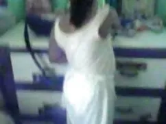 বড় সুন্দরী মহিলা সে ...